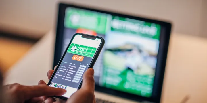 Anggota Komisi III DPR RI Fraksi PKB, Hasbiallah Ilyas menanggapi temuan Pusat Pelaporan dan Analisa Transaksi Keuangan (PPATK) terkait perputaran uang judi online atau judol di Indonesia mencapai Rp1.200 triliun pada 2025.