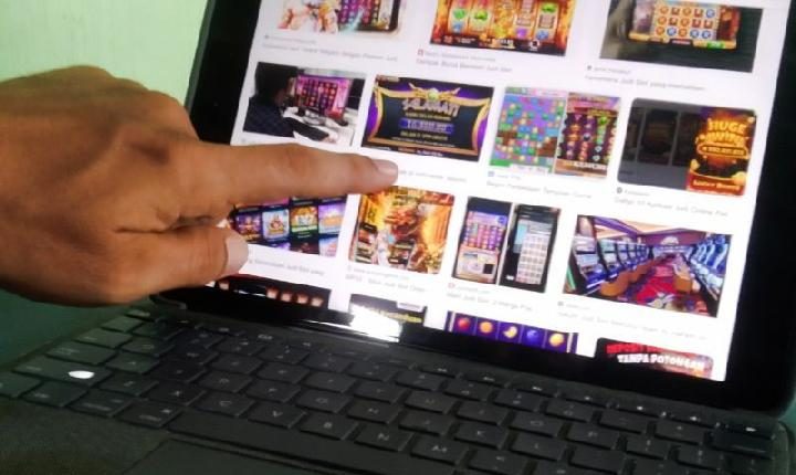 sdtoto.id, Jakarta - Komandan Pusat Polisi Militer Markas Besar TNI Mayor Jenderal Yusri Yunarto mengatakan banyak prajurit TNI yang terjebak dalam judi online. "Judi online cukup masif di TNI," kata Yusri di Markas Besar TNI Cilangkap, Jakarta Timur pada Rabu, 7 Mei 2025.