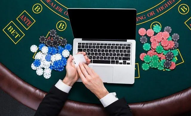 Sdtoto.id, Jakarta – Seorang pegawai di Kementerian Komunikasi dan Digital (Komdigi) yang diduga menjadi beking bagi 1.000 situs judi online mengaku menerima gaji fantastis dari pemilik situs-situs tersebut.