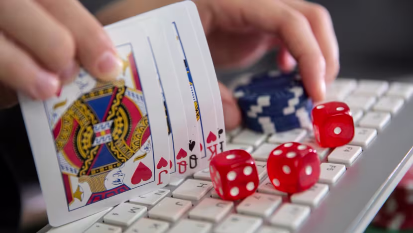Judi online telah menjadi fenomena yang semakin marak di Indonesia, dan dampaknya sangat besar terhadap masyarakat, ekonomi, serta stabilitas sosial negara. Berdasarkan data yang beredar, diperkirakan ada sekitar 3,2 juta warga Indonesia yang terlibat dalam judi online, dengan perputaran uang mencapai Rp 327 triliun.
